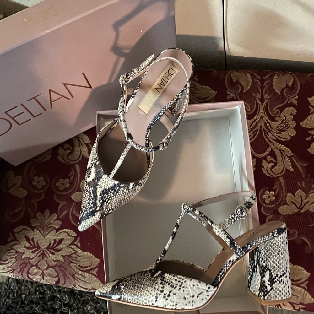Black & White Deltan Heel